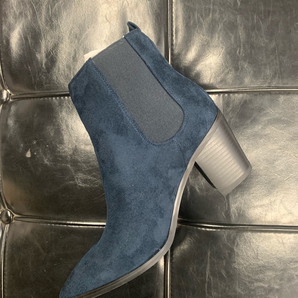 Women’s Pointed Toe Chelsea Ankle High Heel Block Boot in Navy Faux Suede - Picture 9 of 15